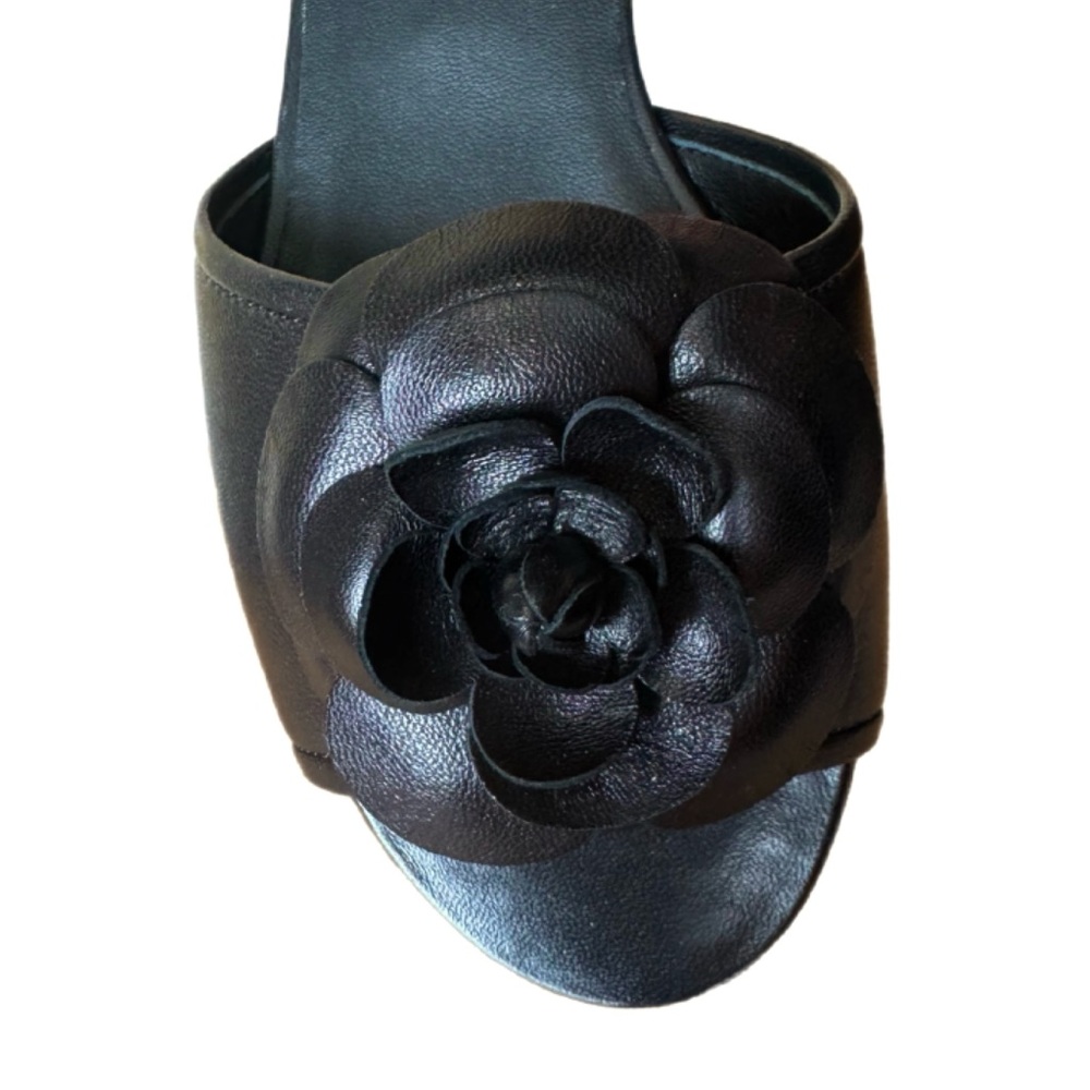 🆕💞CHANEL Black Lambskin Camellia Flower Sandals Mules CC Logo Gold-Tone HW 37C - Picture 9 of 12